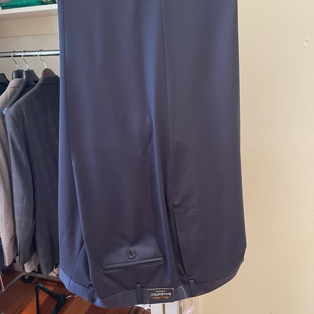 BrooksFlex men’s 42/34 navy trousers.  NWT